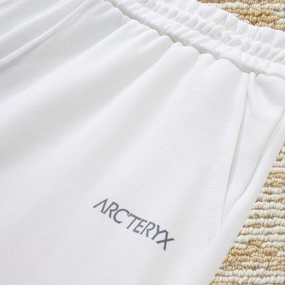 ARCTERYX SYSTEM Men's White Shorts - Picture 3 of 4